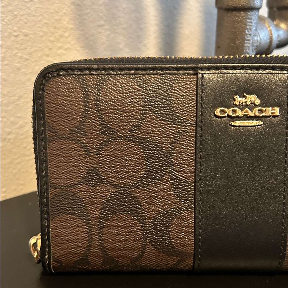 Coach Signature Brown and Black Zip Wallet - Picture 4 of 12
